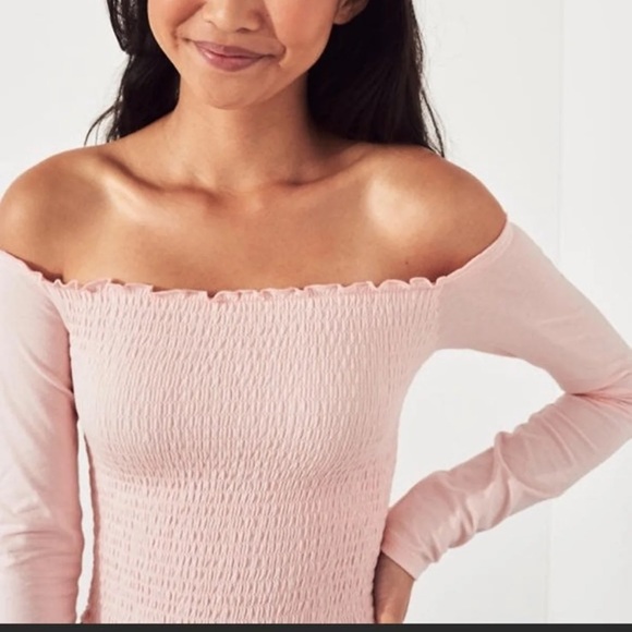 Hollister Tops - Hollister ruched baby pink crop